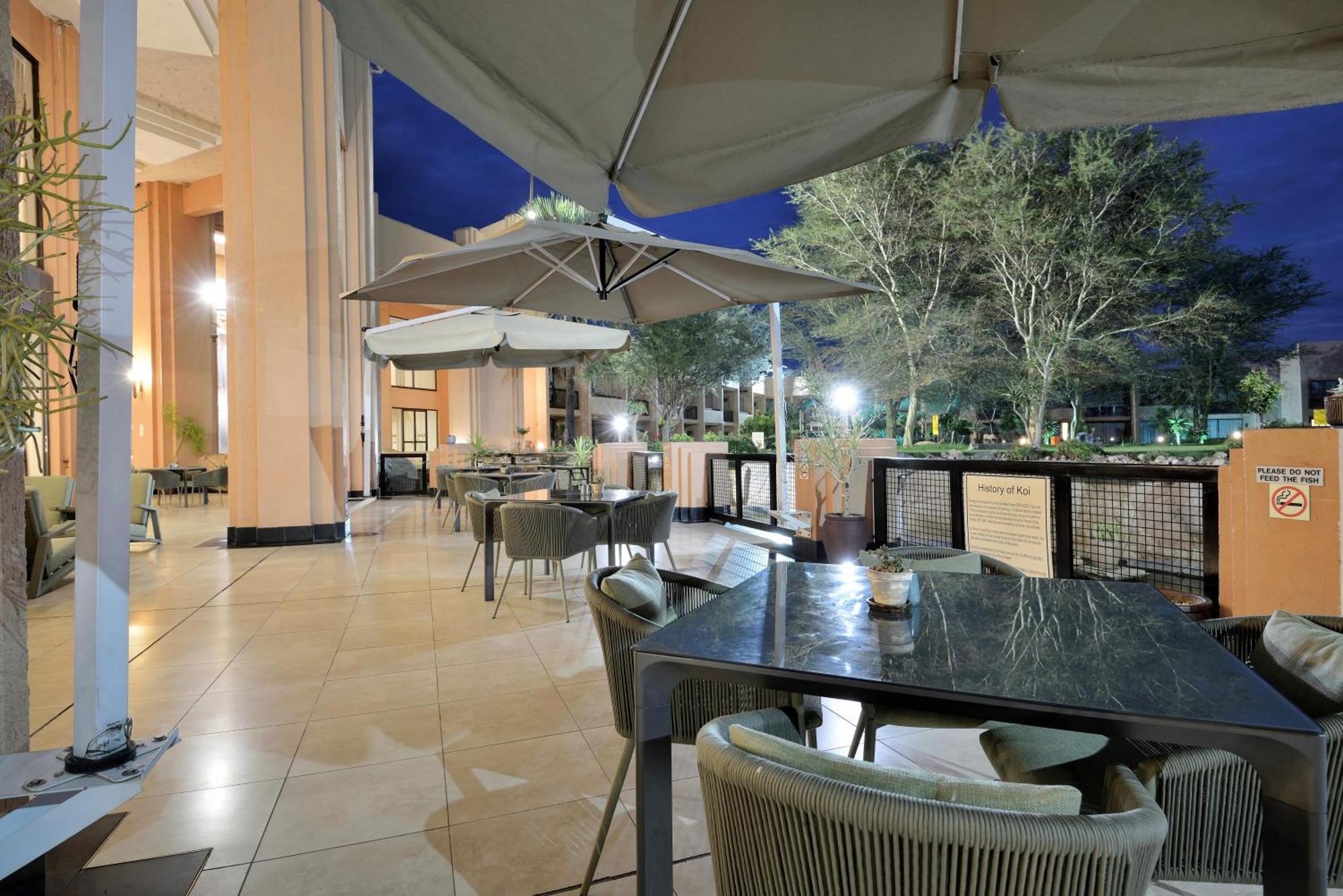 Windhoek Country Club Resort Exterior foto
