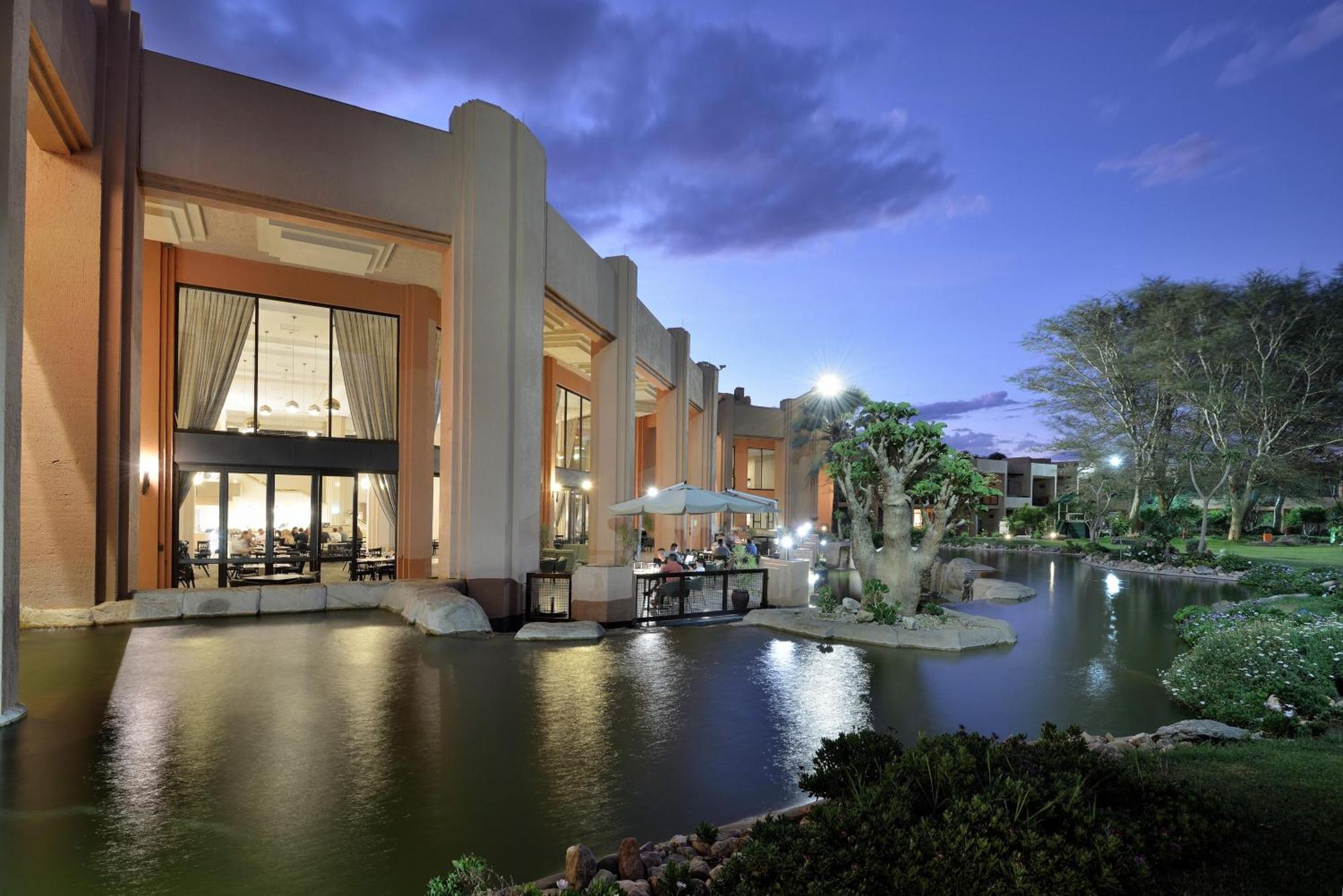 Windhoek Country Club Resort Exterior foto