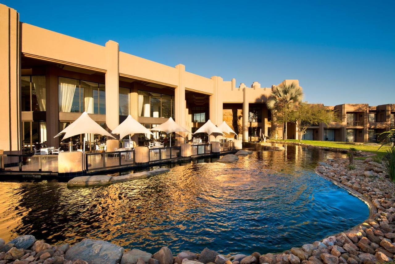 Windhoek Country Club Resort Exterior foto